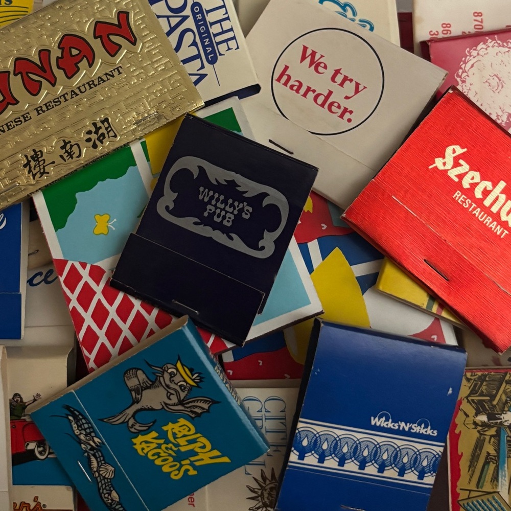 VINTAGE & CURRENT MATCHBOOK LOT OF 25